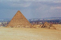 Pyramide und Kairo