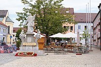 Marktplatz mit Nepomuk Denkmal