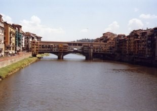 Florentiner Brücke über den Fluß Arno