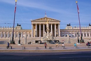Wächterin und Parlament von Wien