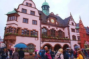 Rathaus am Rathausplatz in Freiburg
