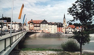 Brücke und Stadtkirche in Bad Tölz