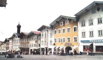 Marktplatz und Geschäfte in Bad Tölz