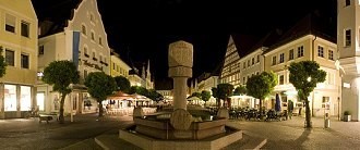 Marktplatz von Augsburg mit Brunnenskulptur