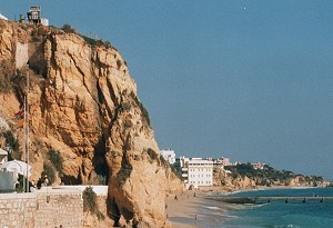 Steilküste an der Costa da Prata in Portugal