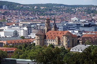Stadtansicht der City von Stuttgart mit altem Schloss